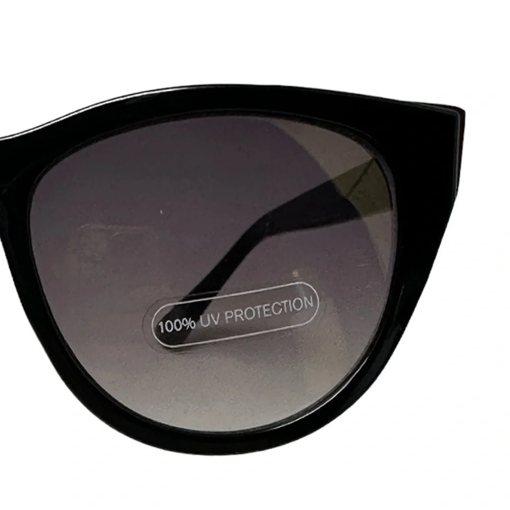 🌺 Boutique Black Cat Eye Classic Plastic UV Protective Sunglasses NWOT